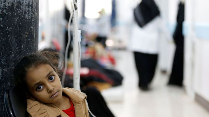 Děvčátko nakažené cholerou v nemocnici v Saná.