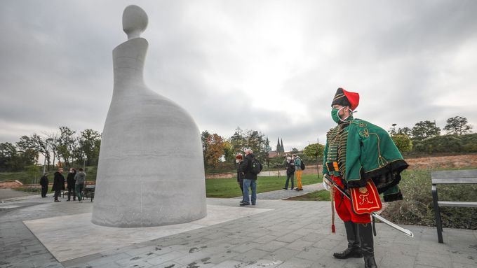 Foto: Praha má sochu Marie Terezie, jedinou v Česku. Vypadá jak šachová figurka