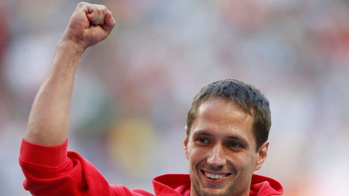 Vítězslav Veselý získal svůj první titul mistra světa hodem hned z první série dlouhým 87,17 metru. Podívejte se na jeho cestu za zlatem.