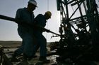 CIA: Nízké ceny ropy otřásají režimy Venezuely i Íránu