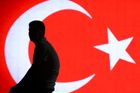 Turecko pokračuje v čistkách po zmařeném červencovém puči. O práci přišlo dalších 15 tisíc lidí