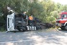 Převrácený kamion zablokoval dálnici D5 na Rokycansku