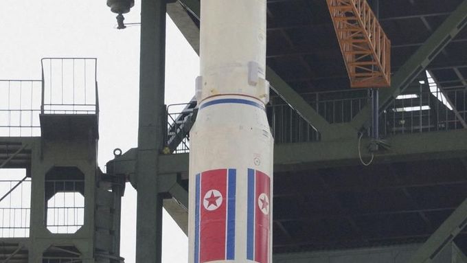 Pchjongjang stupňuje napětí, hrozí raketami.