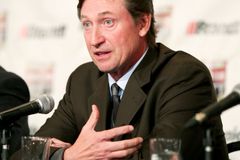 Gretzky neví, zda by dnes uspěl: Hokej je hodně organizovaný. Hráči jsou lepší, ale méně kreativní