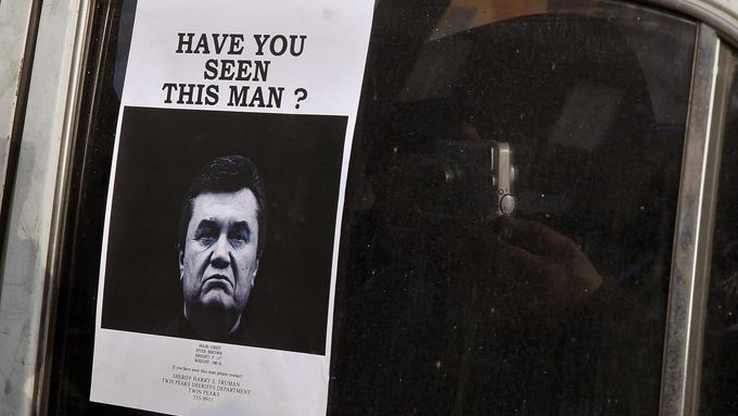 "Viděli jste tohoto muže?" Sesazený prezident Viktor Janukovyč je momentálně nejhledanějším člověkem na Ukrajině.