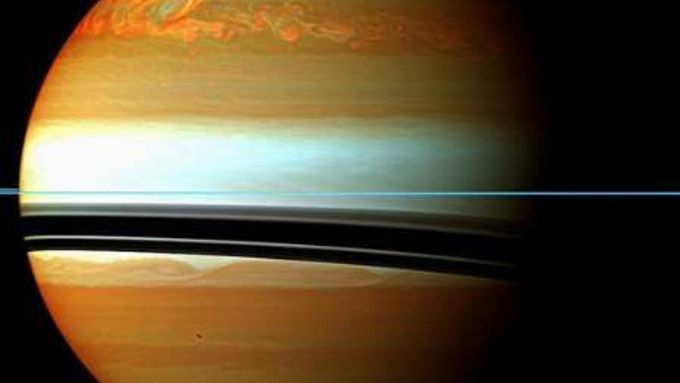Na východním obzoru se po 22. hodině objeví i Saturn.