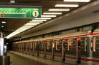 Praha zavírá metro Staroměstská, vlaky budou jen projíždět