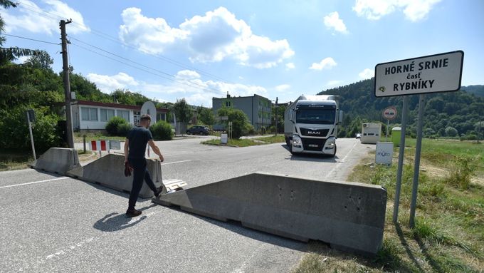 Uzavřený česko-slovenský hraniční přechod Brumov-Bylnice/Horné Srnie.