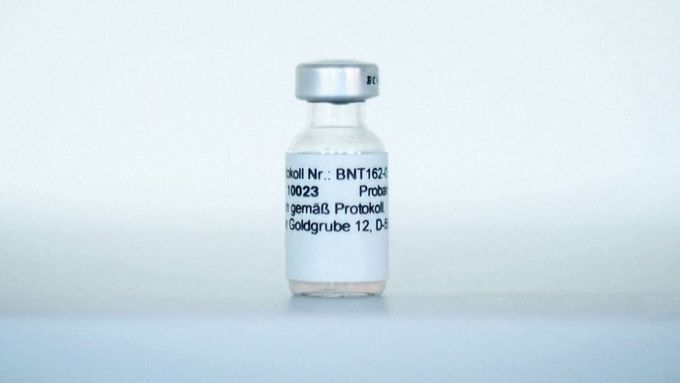Německá firma BioNTech tvrdí, že jejich vakcína na COVID-19 je skoro stoprocentní.