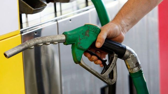 Ceny pohonných hmot o něco poklesly. Ilustrační foto.