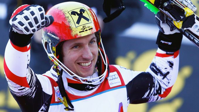 Rakušan Marcel Hirscher vyhrál potřetí za sebou Světový pohár ve sjezdovém lyžování.