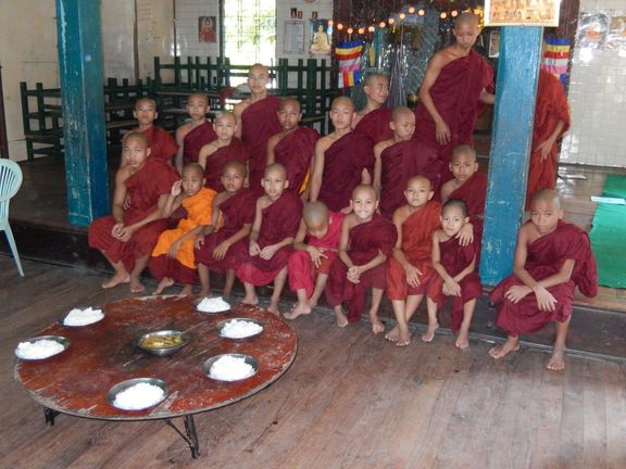 Žáci klášterní školy Thone Htet. Její ředitel odmítá náboženskou řevnivost.
