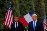Emmanuel Macron a Donald Trump na oslavách 75. výročí Dne D.