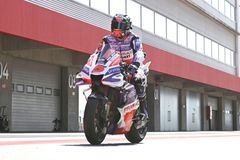 Zarco se v MotoGP dočkal prvního vítězství, Salač byl v kvalifikaci osmnáctý