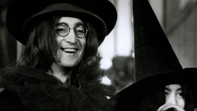 John Lennon se svou ženou Yoko Ono.
