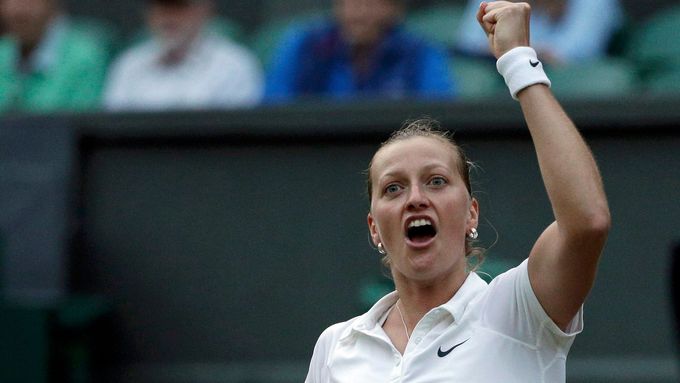 Lucie Šafářová si zahraje první grandslamové semifinále, v cestě ji ale bude stát Petra Kvitová (na obrázku), která si zahraje semifinále ve Wimbledonu už potřetí.
