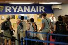 Piloti Ryanairu stávkují, firma zrušila 150 letů. Dotčení cestující dostanou odškodné