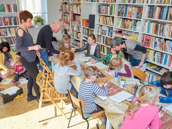 Co je komunitní knihovna? Statenice - knihovna - Obývák vesnice