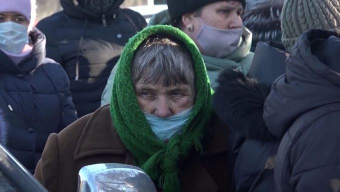 V Rusku mělo být vše skvělé. Teď se evakuovaní z Doněcka rozčilují nad realitou.