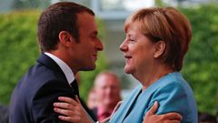 Emmanuel Macron a Angela Merkelová v Berlíně.