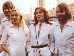 Dnes už legendární kapelu ABBA tvořili Agnetha Fältskogová, Björn Ulvaeus, Benny Andersson a Anna-Frid Lyngstadová.