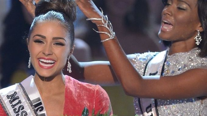 Miss Universe 2012 vyhrála Američanka, Chlebovská pohořela