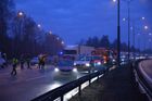 D1 na Prahu uzavřela před Humpolcem nehoda kamionu a autobusu