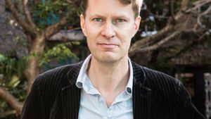 Luke Harding (49)
