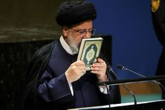 Zesnulý prezident zastával v Íránu tvrdou linii. Hlavní moc ve státě má ale jiný muž