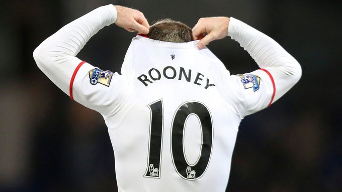 Wayne Rooney by se radši neviděl. Manchester prožívá sezonu hrůzy
