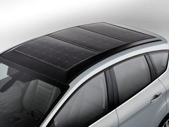 Detailní pohled na pojízdné solární panely