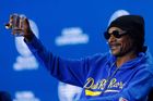 Rapper Snoop Dogg oznámil, že skončil s kouřením. Fanoušci mu nevěří
