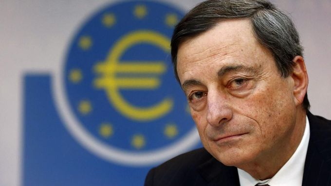 Na tahu je Mario Draghi, prezident Evropské centrální banky.