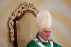 Papež zneužívání dětí nezamlčel, brání se Vatikán