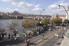 Praha uzavře pro dopravu část Smetanova nábřeží, budou tam restaurační zahrádky