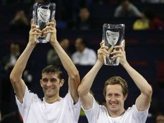 Jonas Björkman s Maxem Mirným ovládly čtyřhru na Turnaji mistrů.