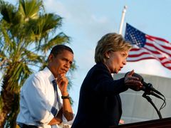 Obama se svou někdejší rivalkou a příští ministryní zahraničí Hillary Clintonovou
