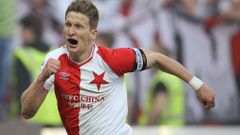 Slavia vyhrála na Slovácku a minimálně do neděle zůstane v čele, Dukla rozstřílela Jihlavu