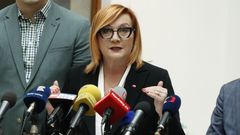 Poslankyně ANO Alena Schillerová ve chvíli, kdy odmítala kritiku opozičních poslanců