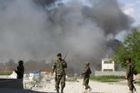 Neznámí útočníci zapálili u Kábulu na 400 kamionů s palivem