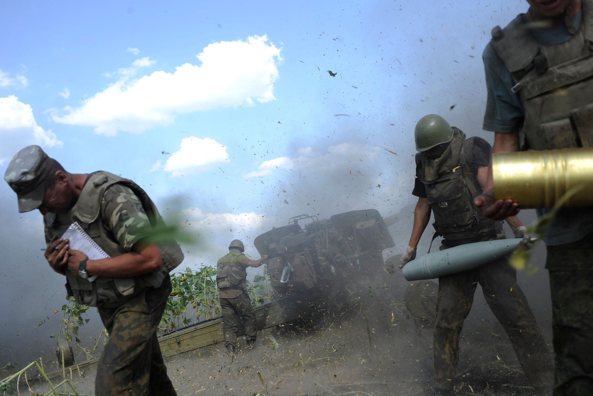 Ukrajina - armáda - Luhanská oblast - dělostřelecká palba