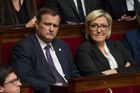 Partner Le Penové byl obviněn ze zneužití peněz europarlamentu