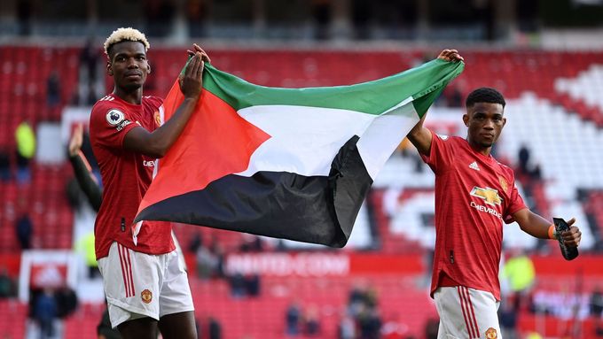 Paul Pogba a Amad Diallo s palestinskou vlajkou