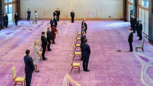 Japonský císař Naruhito vítá zahraniční hosty před slavnostním zahájením olympiády