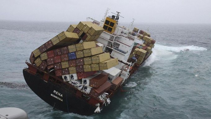 Záchranáři se obávají, že loď Modern Express by mohl postihnout podobný osud.