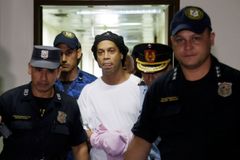 Svoboda pro Ronaldinha. Vězněná hvězda může po pěti měsících opustit Paraguay
