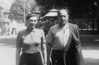 František Kriegel se svou budoucí ženou Rivou, tehdy ještě Friedovou, v Poděbradech v roce 1946. Riva byla komunistka, kterou za protektorátu zatkli společně s Juliem Fučíkem a dalšími odbojáři. Jediná z celé skupiny přežila. Za Kriegla se provdala v srpnu 1948.