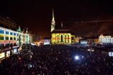 Na náměstí Republiky sledovalo zahájení EHMK 2015 pětadvacet tisíc lidí.