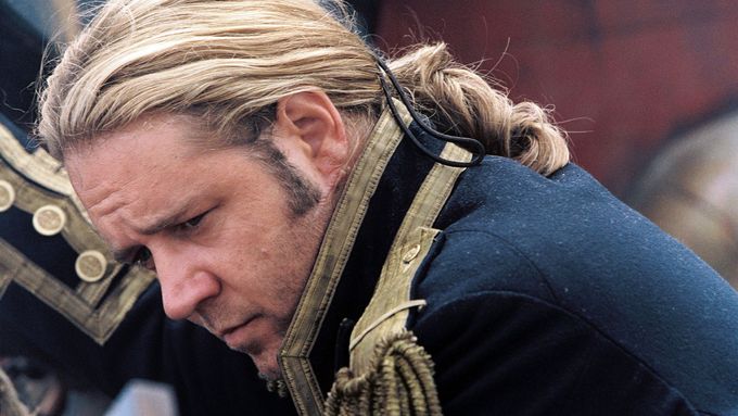 Russell Crowe ve Varech uvedl film Master & Commander: Odvrácená strana světa, v němž roku 2003 ztvárnil kapitána Jacka Aubreyho.