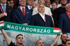 Na lavičce Ital, hvězdy z Maďarska utekly. Britové si střílí z Orbánova nacionalismu